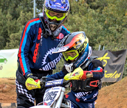 clases de motocross con motos eléctricas para niños